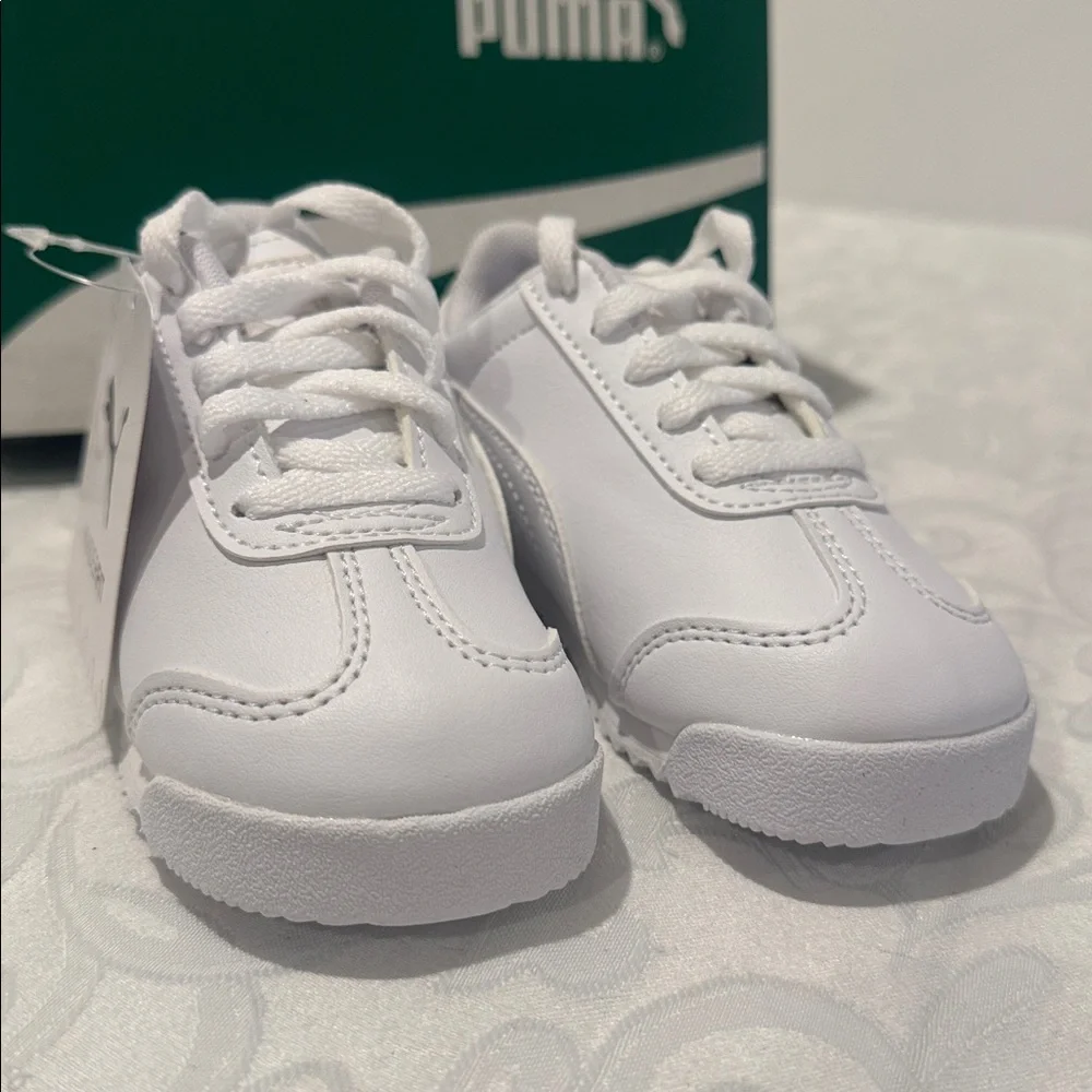 Kids Puma ‘Roma’ Sneakers. Size 7